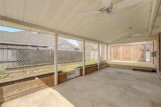 801 Pinoak Street, Centerton, AR 72719