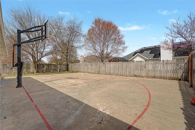 801 Pinoak Street, Centerton, AR 72719