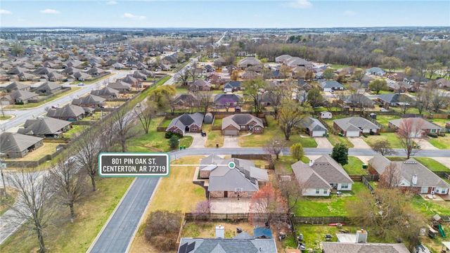 801 Pinoak Street, Centerton, AR 72719