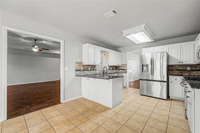 801 Pinoak Street, Centerton, AR 72719