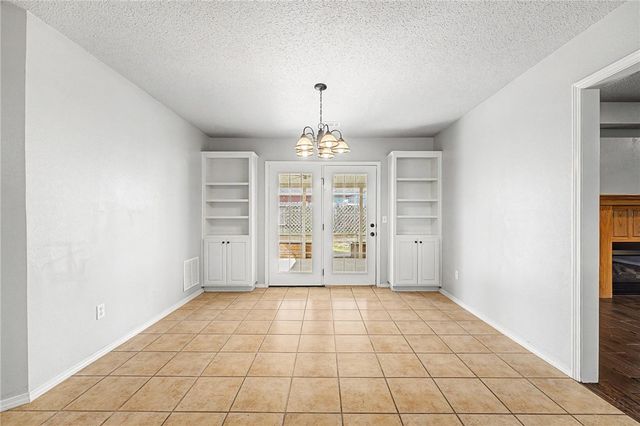 801 Pinoak Street, Centerton, AR 72719