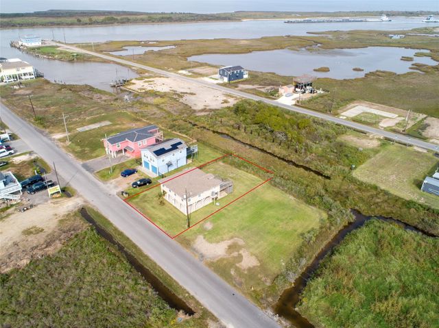 1228 W Canal, Crystal Beach, TX 77650