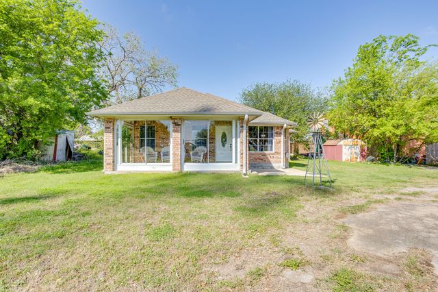 108 S Douglas Street, Covington, TX 76636