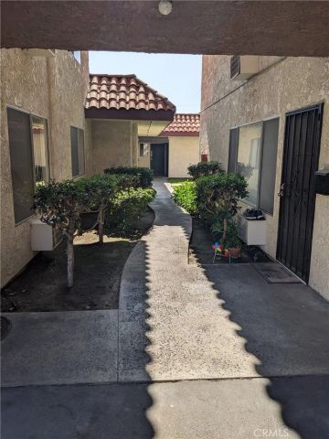 3300 W Orange Avenue 6, Anaheim, CA 92804