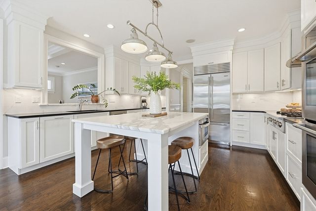 194 Lindbergh Ave, Needham, MA 02494