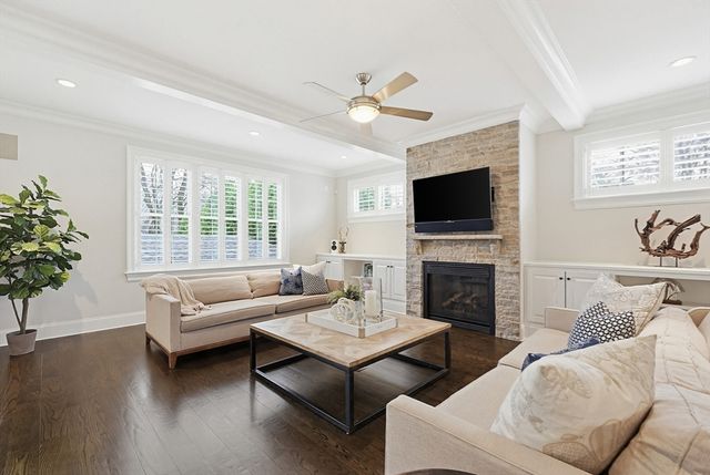 194 Lindbergh Ave, Needham, MA 02494