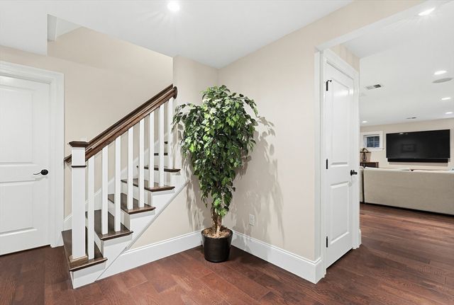 194 Lindbergh Ave, Needham, MA 02494