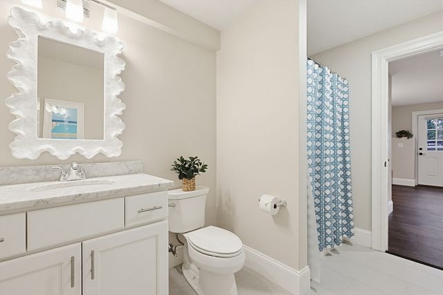194 Lindbergh Ave, Needham, MA 02494