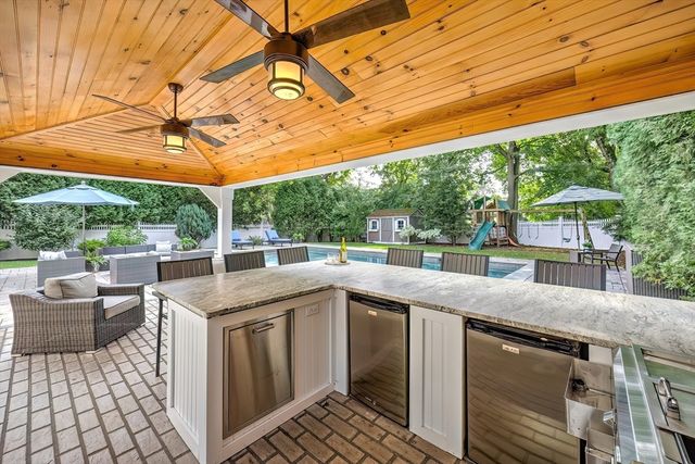 194 Lindbergh Ave, Needham, MA 02494