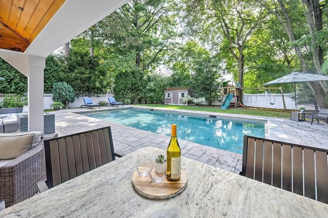 194 Lindbergh Ave, Needham, MA 02494