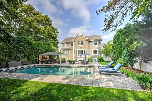 194 Lindbergh Ave, Needham, MA 02494