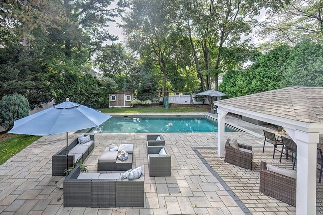 194 Lindbergh Ave, Needham, MA 02494