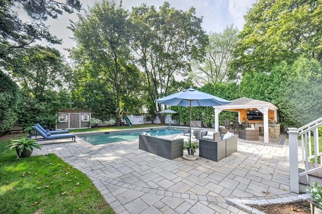 194 Lindbergh Ave, Needham, MA 02494