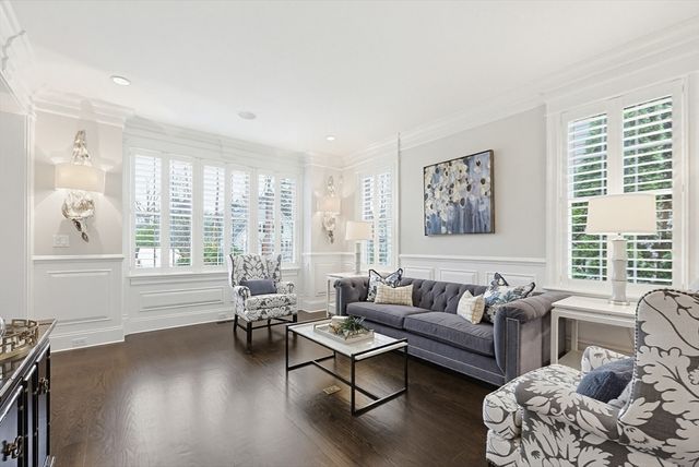 194 Lindbergh Ave, Needham, MA 02494