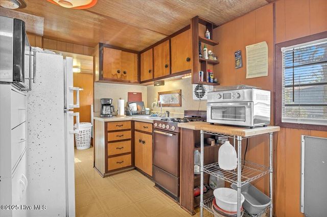 230 NE 66th Street, Oak Island, NC 28465