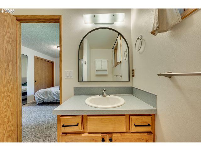 1302 Ne 9TH Way, Battle Ground, WA 98604