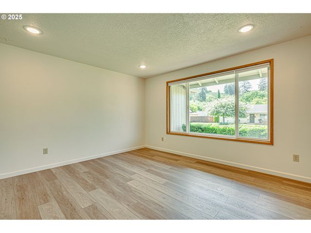 1302 Ne 9TH Way, Battle Ground, WA 98604