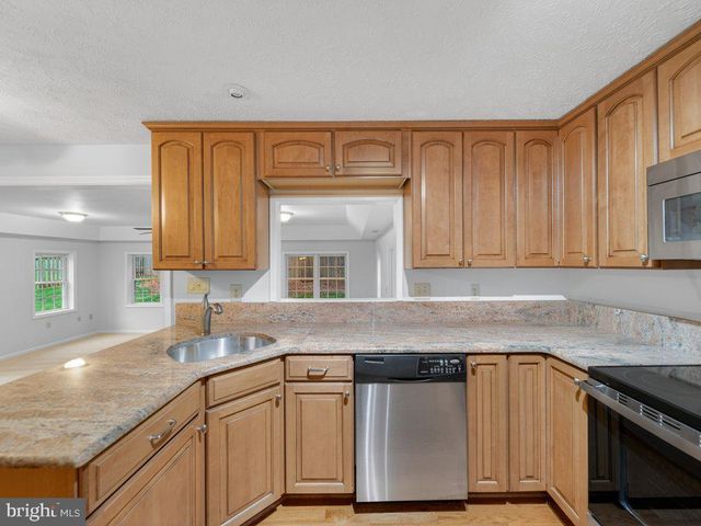 9136 KARLO ST, Manassas, VA 20110