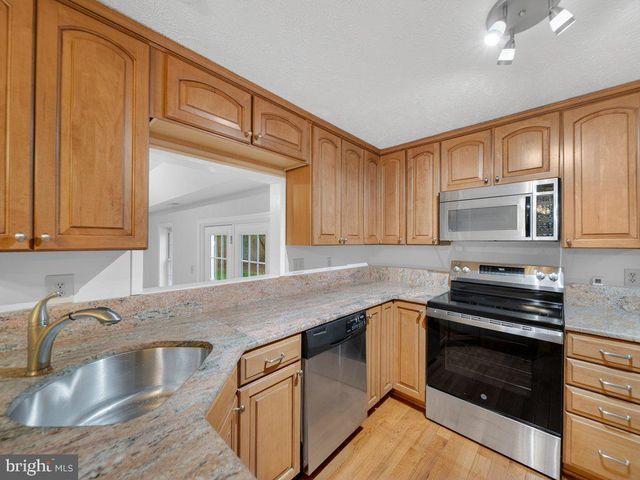 9136 KARLO ST, Manassas, VA 20110
