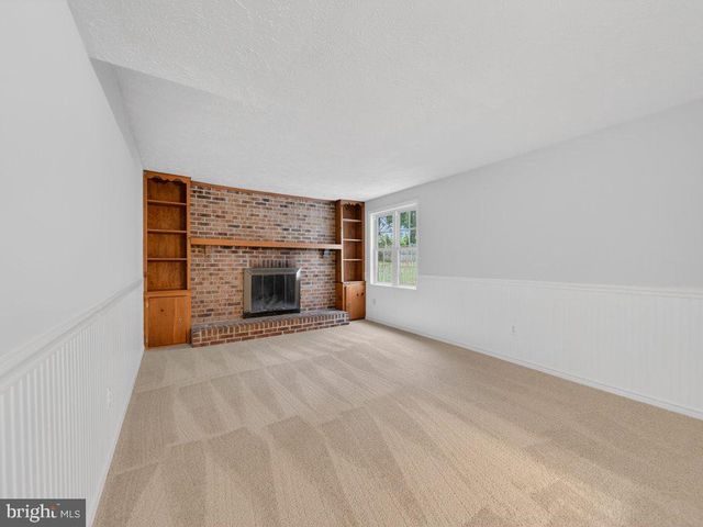 9136 KARLO ST, Manassas, VA 20110
