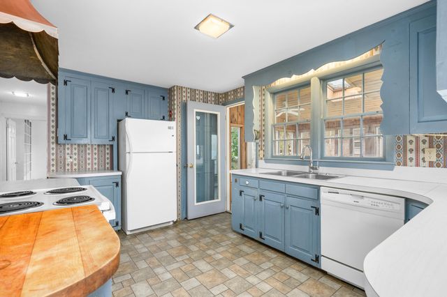 42 Oak Lane, Osterville, MA 02655