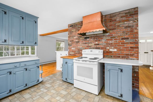 42 Oak Lane, Osterville, MA 02655