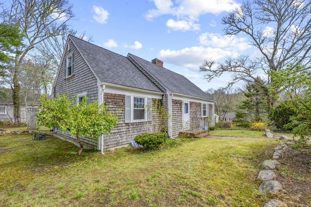 42 Oak Lane, Osterville, MA 02655