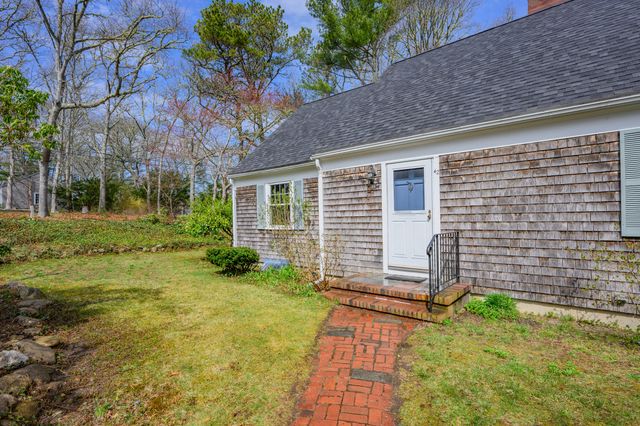 42 Oak Lane, Osterville, MA 02655