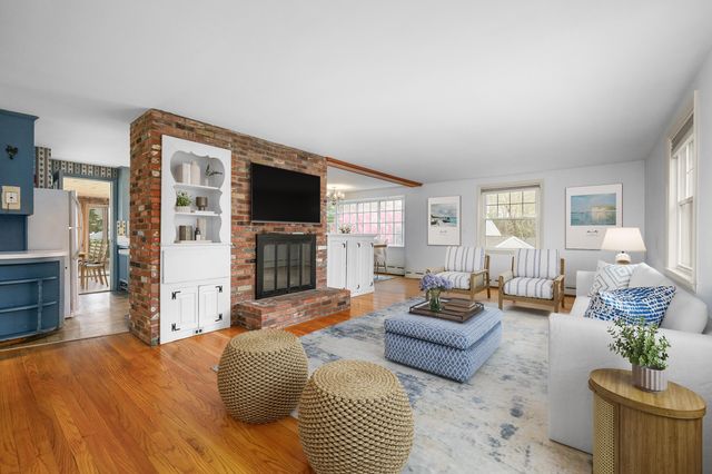 42 Oak Lane, Osterville, MA 02655