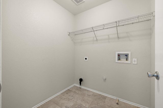 214 Brown ST, Hutto, TX 78634