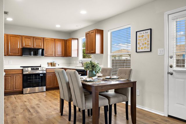 214 Brown ST, Hutto, TX 78634