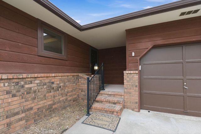 1933 N Pleasantview Cir, Wichita, KS 67203