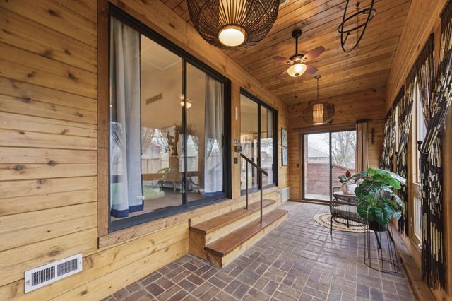 1933 N Pleasantview Cir, Wichita, KS 67203