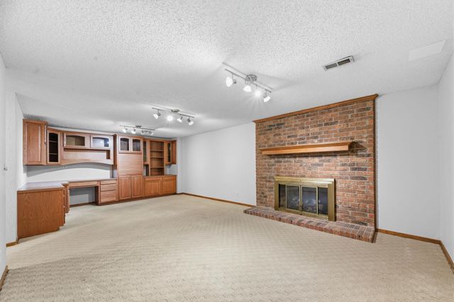 1933 N Pleasantview Cir, Wichita, KS 67203