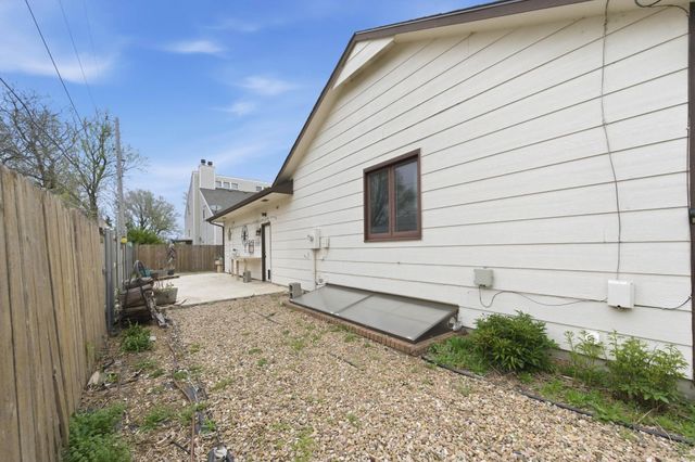 1933 N Pleasantview Cir, Wichita, KS 67203