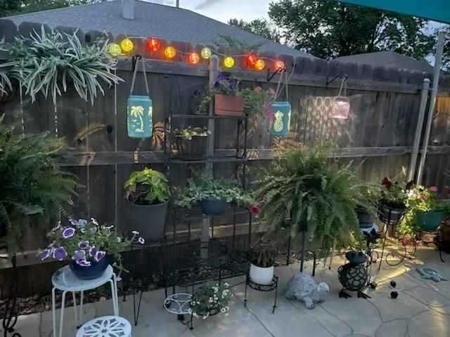 1933 N Pleasantview Cir, Wichita, KS 67203