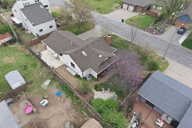 1933 N Pleasantview Cir, Wichita, KS 67203