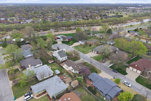 1933 N Pleasantview Cir, Wichita, KS 67203