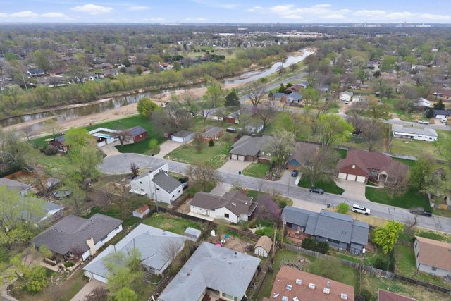 1933 N Pleasantview Cir, Wichita, KS 67203