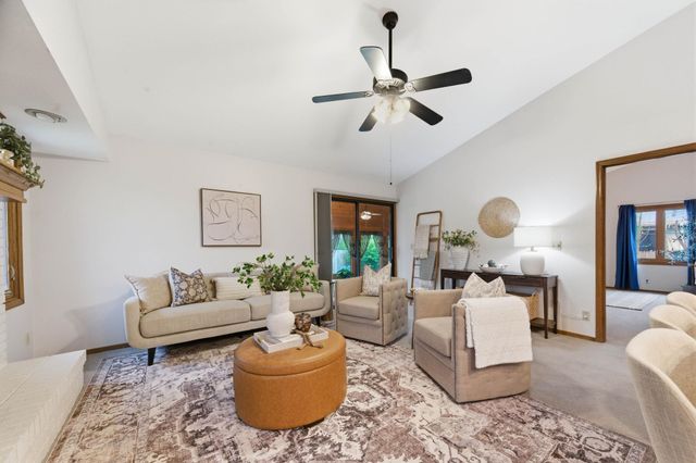 1933 N Pleasantview Cir, Wichita, KS 67203