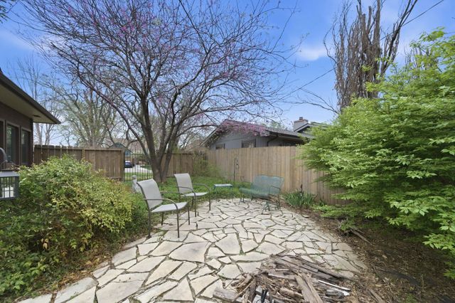 1933 N Pleasantview Cir, Wichita, KS 67203