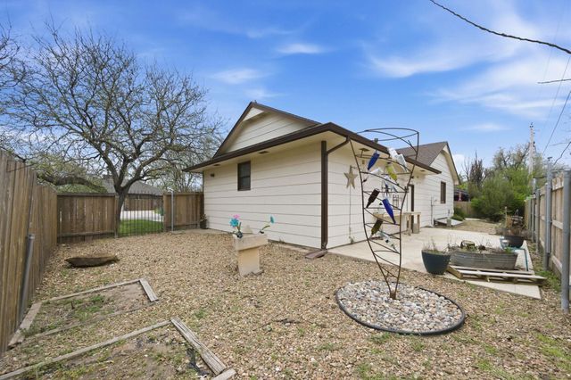 1933 N Pleasantview Cir, Wichita, KS 67203