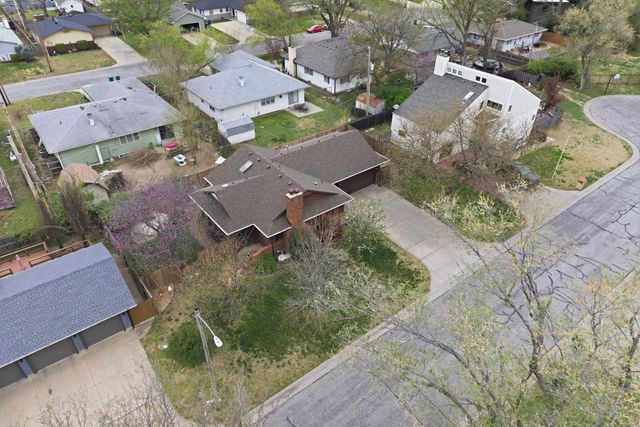 1933 N Pleasantview Cir, Wichita, KS 67203