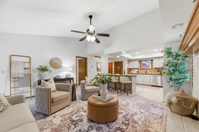 1933 N Pleasantview Cir, Wichita, KS 67203