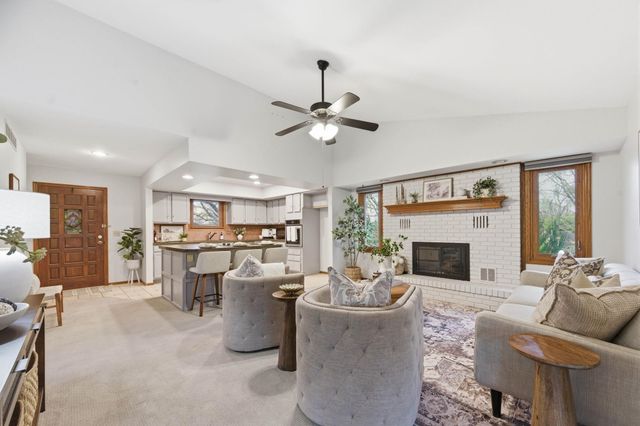 1933 N Pleasantview Cir, Wichita, KS 67203