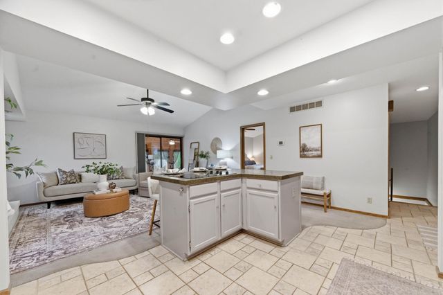 1933 N Pleasantview Cir, Wichita, KS 67203