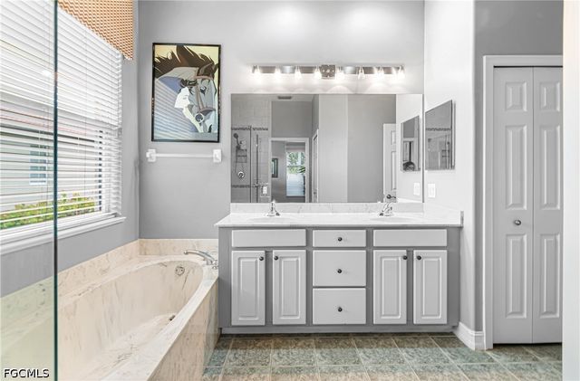 12111 Hidden Links DR, Fort Myers, FL 33913