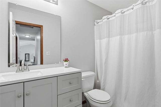 8417 Brighton Court, Cedar Rapids, IA 52404