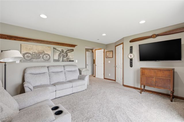 8417 Brighton Court, Cedar Rapids, IA 52404
