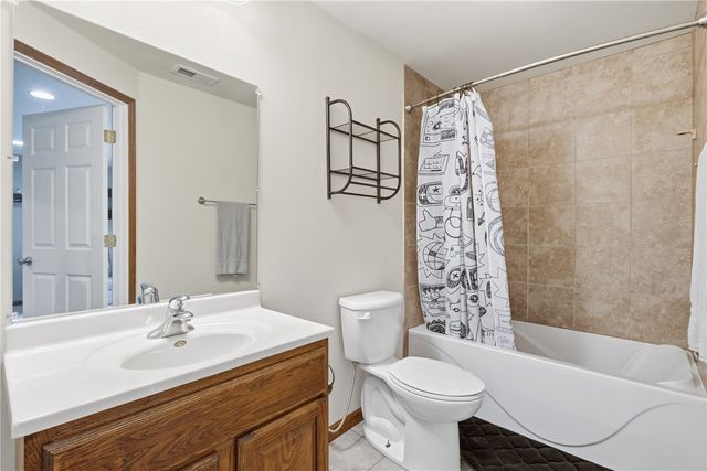 8417 Brighton Court, Cedar Rapids, IA 52404